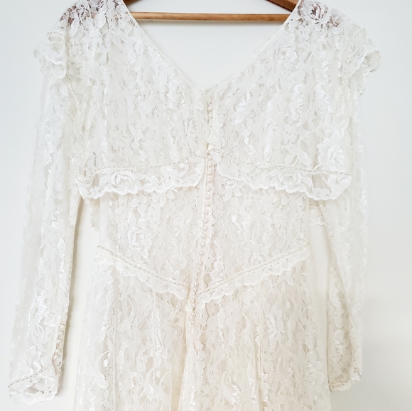 Vintage white lace sheer wedding dress - Picture 9 of 10
